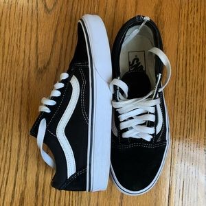 SALE ENDS DEC 1 CLASSIC BLACK VANS